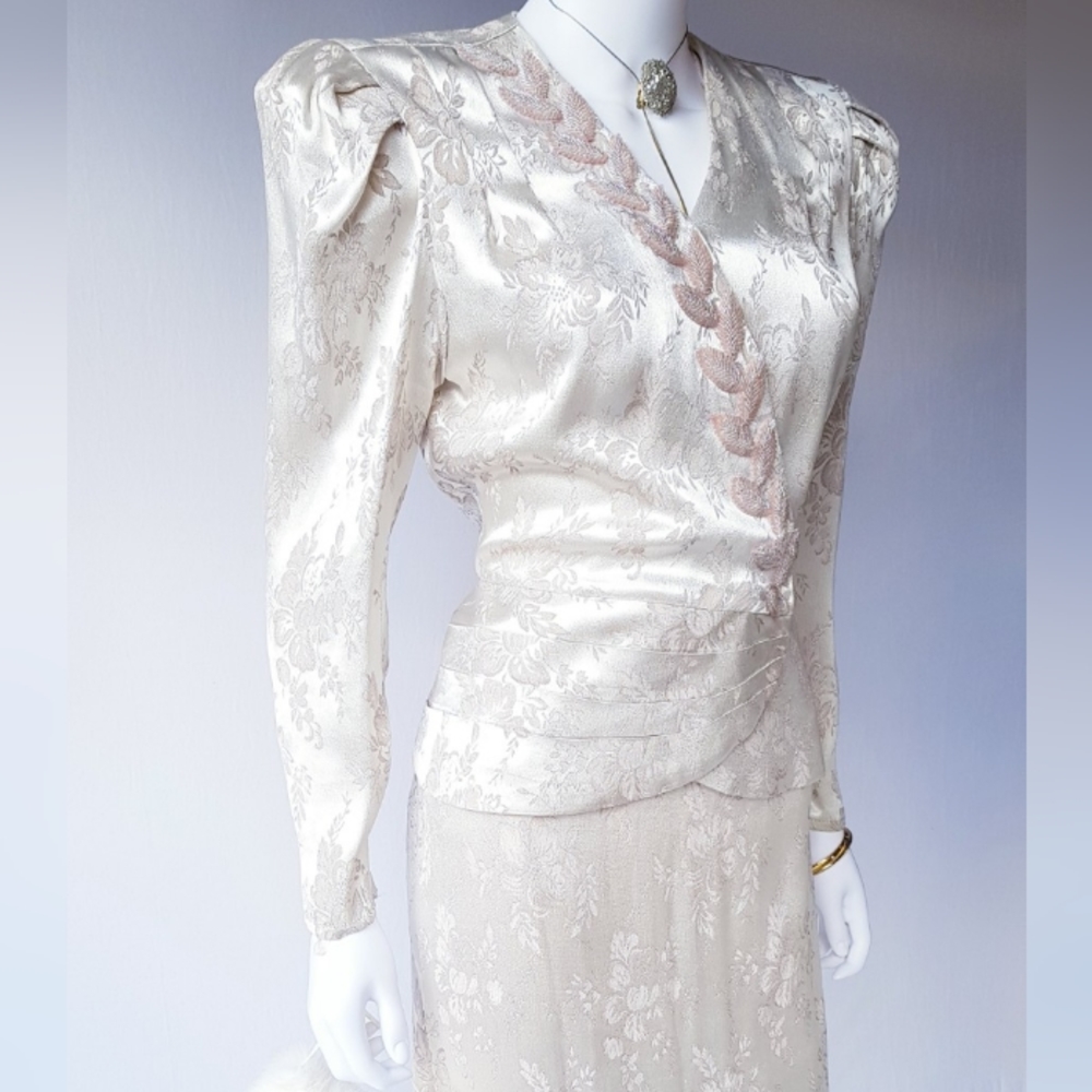 EXTRAORDINARY Vintage Skirt Suit💎 - Picture 2 of 7